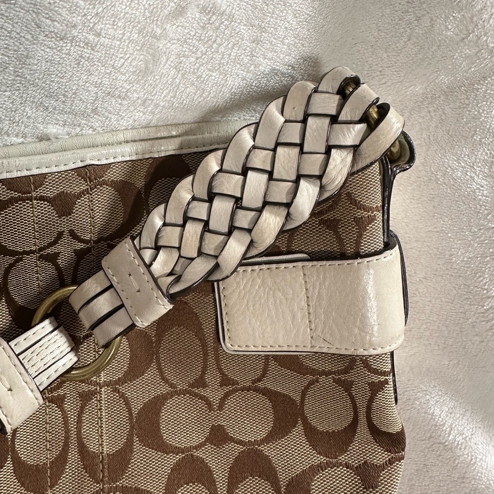 2 piece Beautiful Rare Vintage Coach Soho Poppy’s for peace with wristlet - Picture 5 of 9